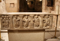 Le sarcophage de saint Cassien, homme d'église décédé en 435 à Marseille, se trouve dans la crypte de l'abbaye de Saint-Victor, qu'il avait lui-même fondée. Réalisé en marbre de Saint Béat (Haute-Garonne), il était initialement destiné à un enfant et sert maintenant d'autel.